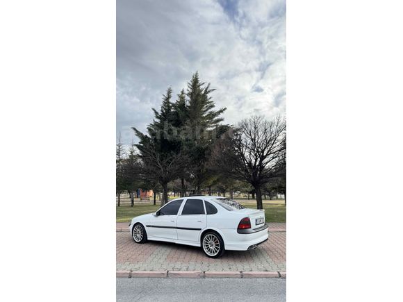 Vectra  beyaz 2.0 sanrooflu bayram şekeri 