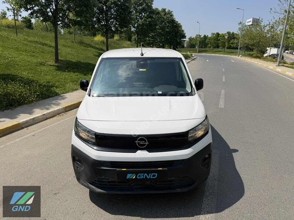 2024 OPEL COMBO EDİTİON 1.5 HATASIZ BOYASIZ 24 BİNDE 6 İLERİ