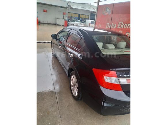Sahibinden Honda Civic 1.6 Premium 2012 Model  170000 km Siyah