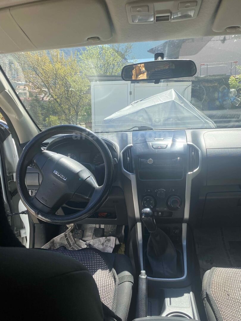 Galeriden Isuzu D-Max 2.5 4x2 Limited 2012 Model Gümüşhane 278.000 km Beyaz 7