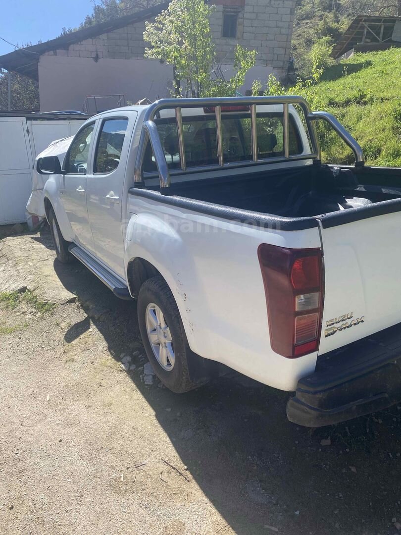 Galeriden Isuzu D-Max 2.5 4x2 Limited 2012 Model Gümüşhane 278.000 km Beyaz 2