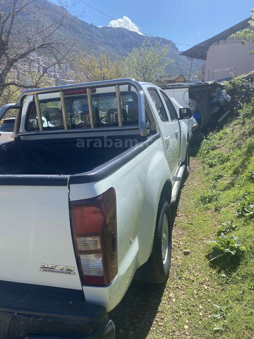 Galeriden Isuzu D-Max 2.5 4x2 Limited 2012 Model Gümüşhane 278.000 km Beyaz 5