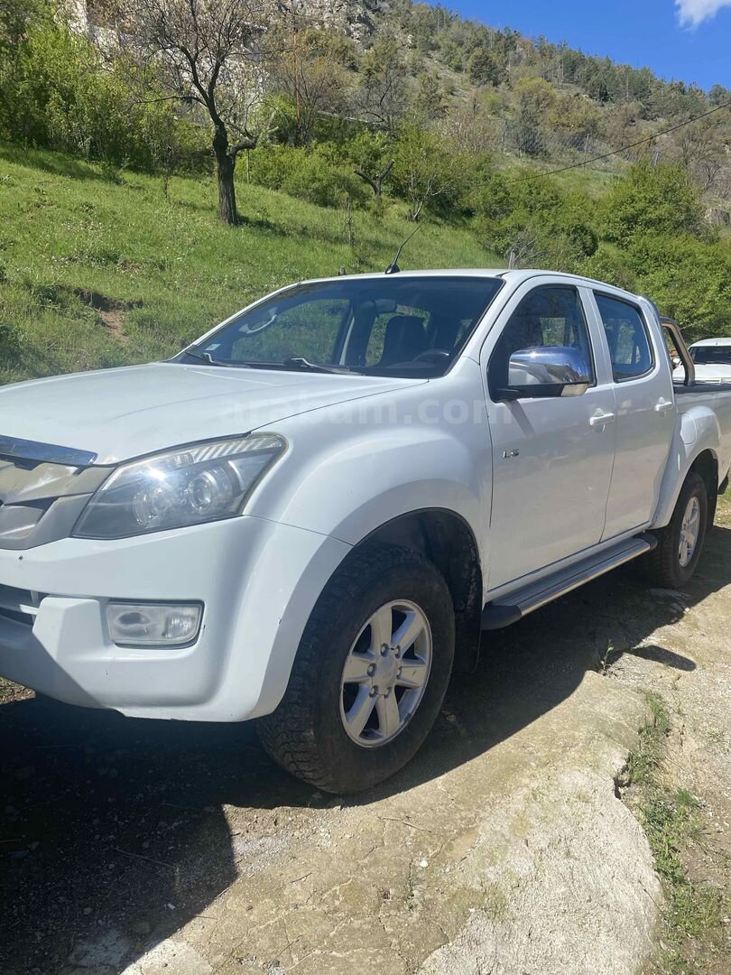 Galeriden Isuzu D-Max 2.5 4x2 Limited 2012 Model Gümüşhane 278.000 km Beyaz 1