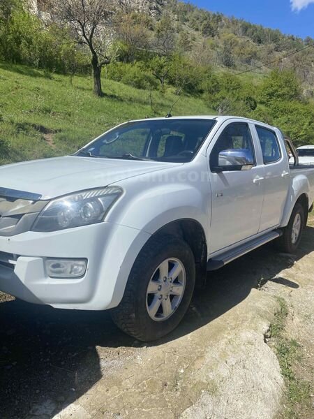 Galeriden Isuzu D-Max 2.5 4x2 Limited 2012 Model Gümüşhane 278.000 km Beyaz