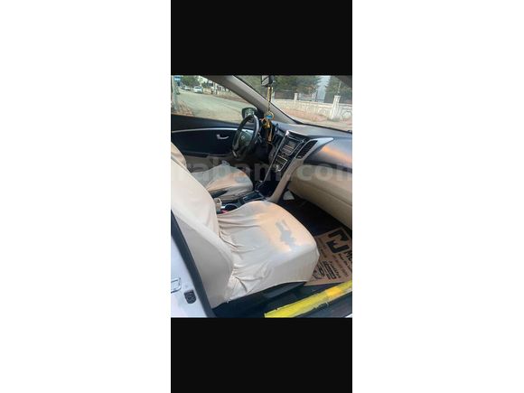  Hyundai i30 1.6 CRDi Elite cam tavan