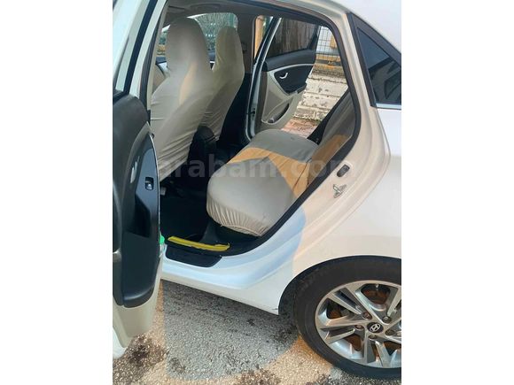  Hyundai i30 1.6 CRDi Elite cam tavan