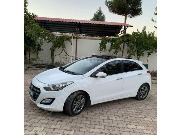  Hyundai i30 1.6 CRDi Elite cam tavan