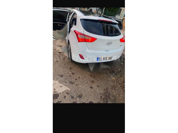  Hyundai i30 1.6 CRDi Elite cam tavan