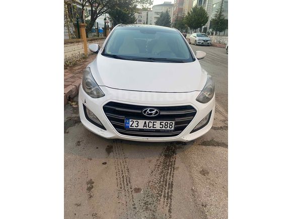  Hyundai i30 1.6 CRDi Elite cam tavan