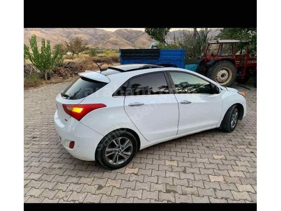  Hyundai i30 1.6 CRDi Elite cam tavan