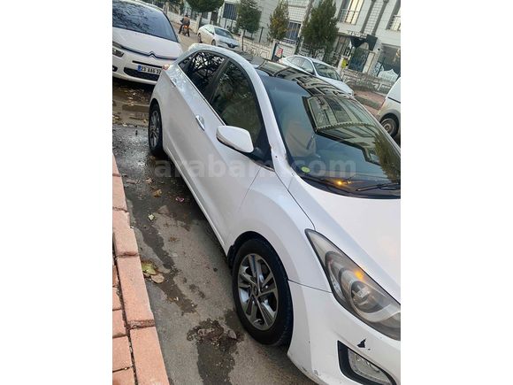  Hyundai i30 1.6 CRDi Elite cam tavan