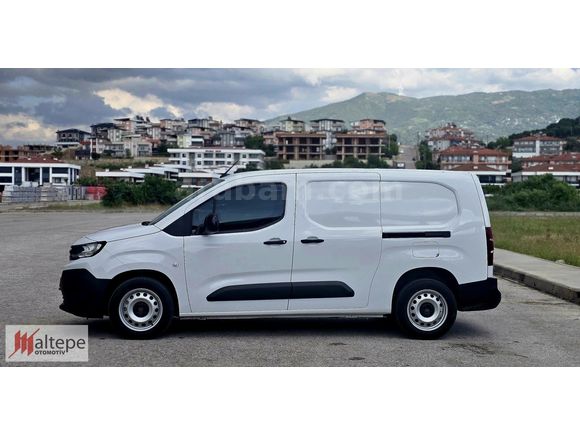 2025 PEUGEOT OTMTİK PARTNER 1.5 COMFORT HATASIZ BOYASIZ 8400 KM