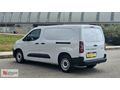 2025 PEUGEOT OTMTİK PARTNER 1.5 COMFORT HATASIZ BOYASIZ 8400 KM