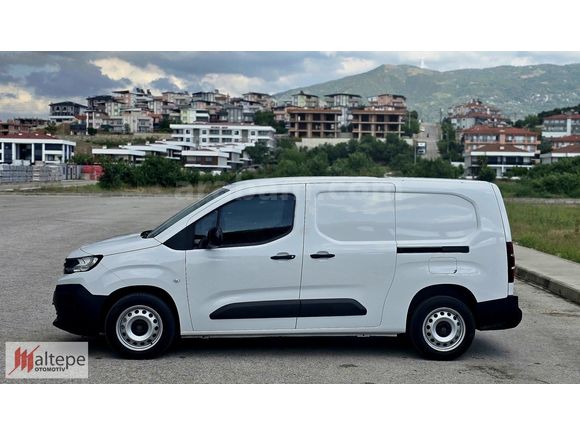 2025 PEUGEOT OTMTİK PARTNER 1.5 COMFORT HATASIZ BOYASIZ 8400 KM