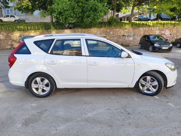 Sahibinden Kia Ceed 1.6 CRDi Motion SW 2012 Model  266.000 km Beyaz