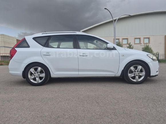 Sahibinden Kia Ceed 1.6 CRDi Concept SW 2012 Model  265.000 km Beyaz