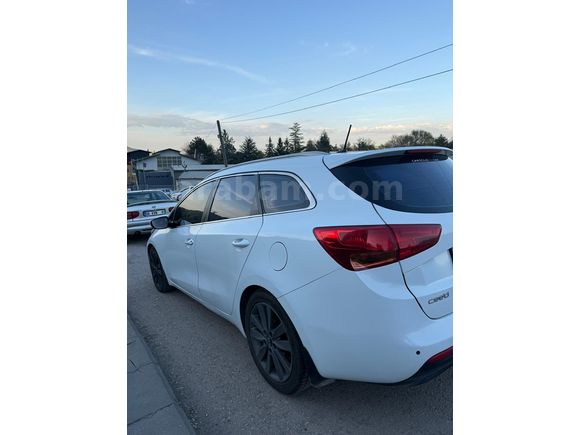 Sahibinden Kia Ceed 1.6 CRDi Concept Plus SW 2012 Model
