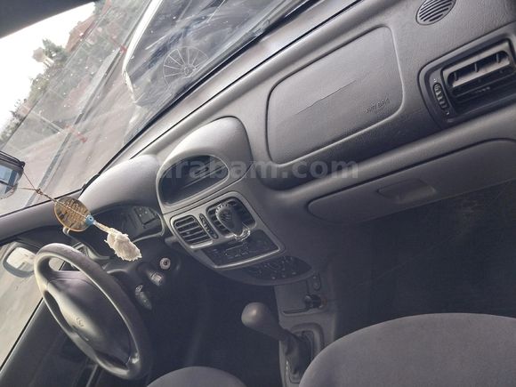 Sahibinden Renault Clio 1.4 RXT 2001 Model  198000 km Mavi