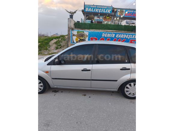 Sahibinden Ford Fiesta 1.6 Ghia 2004 Model