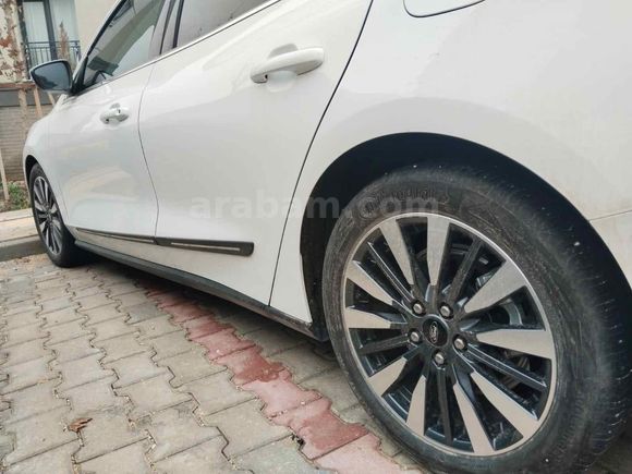   2024 FOCUS 1.5 ECOBLUE TITANIUM STİL / HATASIZ / 8.000 KM