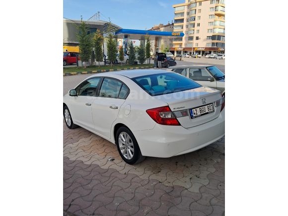 Sahibinden Honda Civic 1.6i VTEC Premium 2012 Model