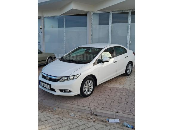 Sahibinden Honda Civic 1.6i VTEC Premium 2012 Model