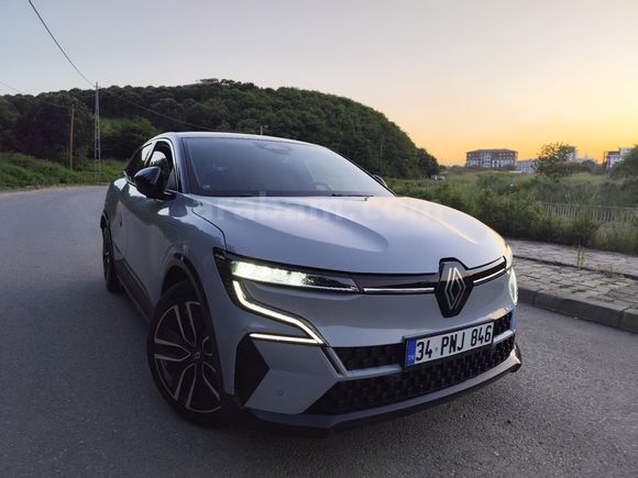 2024 ÇIKIŞLI HATASIZ DEĞİŞENSİZ BOYASIZ MEGAN E TECH 218HP EV60