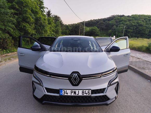 2024 ÇIKIŞLI HATASIZ DEĞİŞENSİZ BOYASIZ MEGAN E TECH 218HP EV60