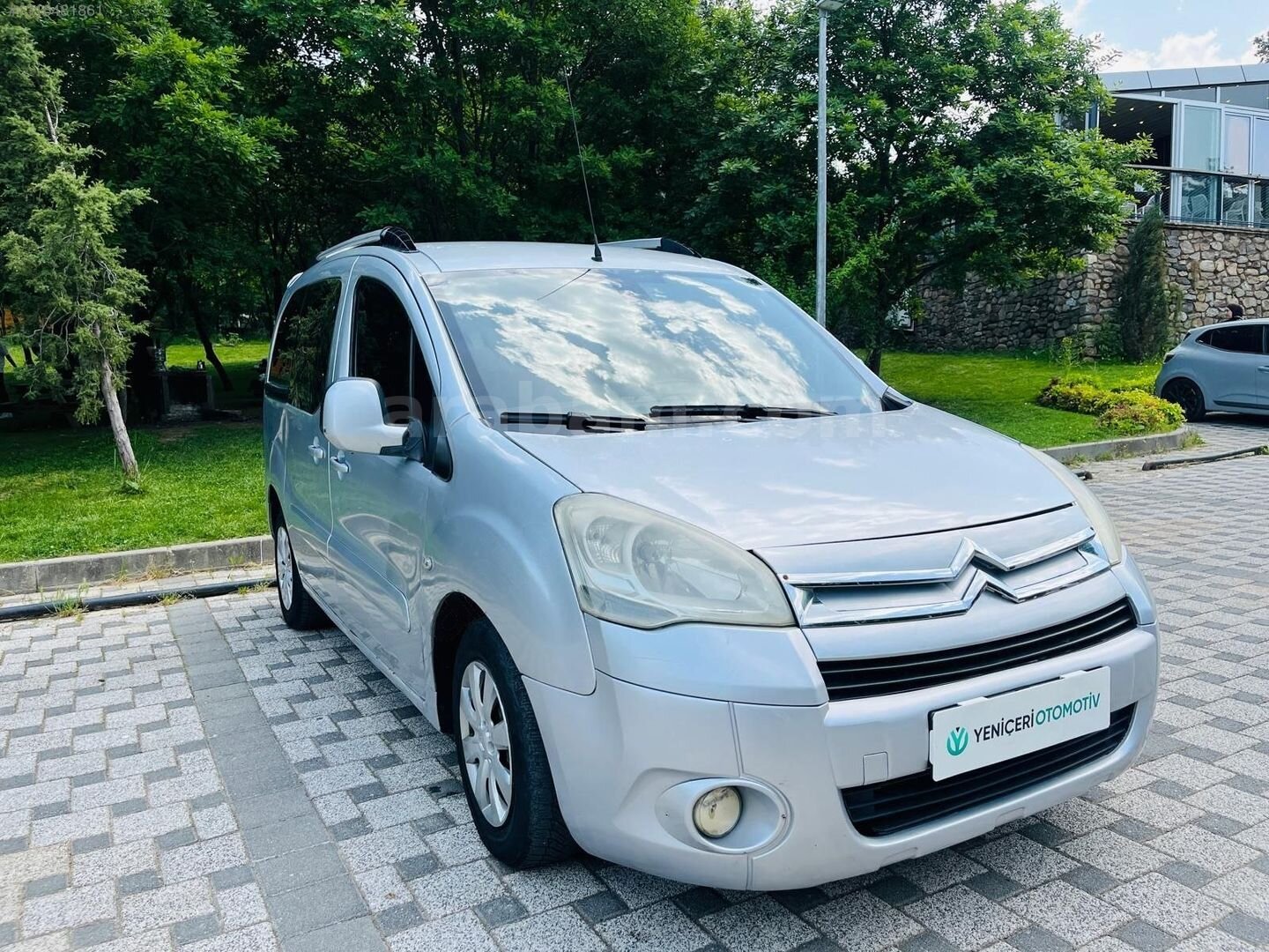 Galeriden Citroen Berlingo 1.6 HDi Combi SX 2011 Model Bursa 297.000 km Gri 2