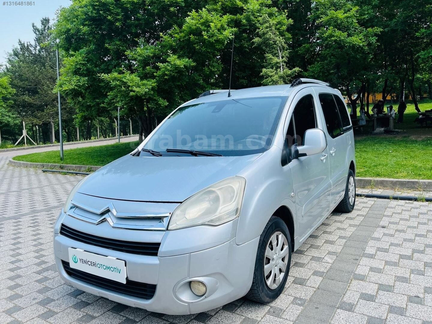 Galeriden Citroen Berlingo 1.6 HDi Combi SX 2011 Model Bursa 297.000 km Gri 1