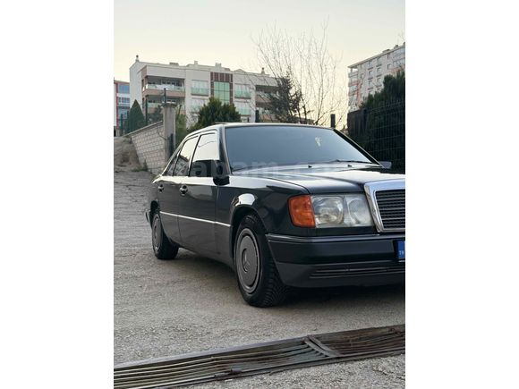 Klasik severlere Sahibinden Mercedes - Benz  300 D 1990 Model Ankara