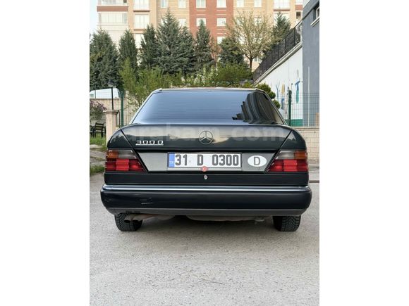 Klasik severlere Sahibinden Mercedes - Benz  300 D 1990 Model Ankara