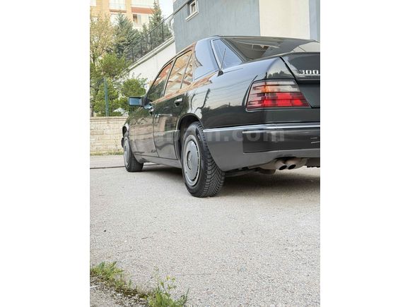 Klasik severlere Sahibinden Mercedes - Benz  300 D 1990 Model Ankara