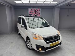 4K AUTO 'DAN 2017 MODEL 83 BİNDE PEUGEOT ZENİT CAM TAVAN