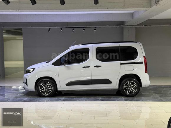 BEŞDOK MOTORS / 2025 OPEL COMBO 1.5D ESSENTİAL ÇELİKJANT/HATASIZ