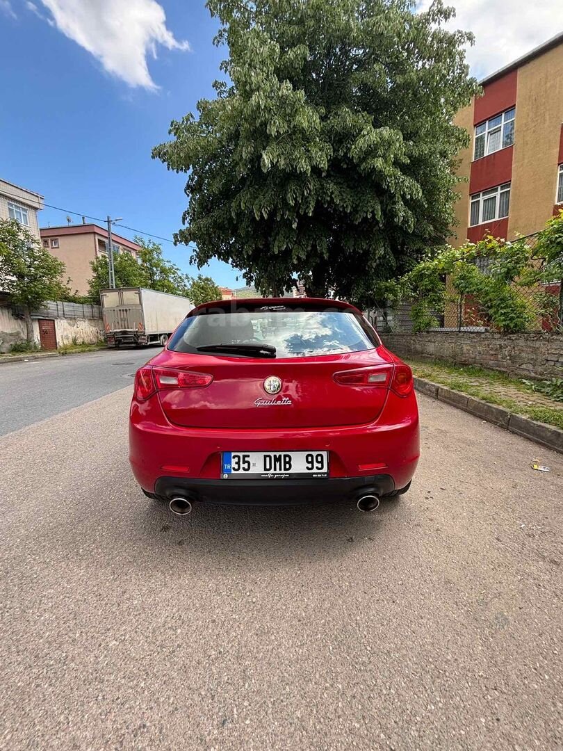 Sahibinden Alfa Romeo Giulietta 1.6 JTD Distinctive 2013 Model İstanbul 190.000 km Kırmızı 3