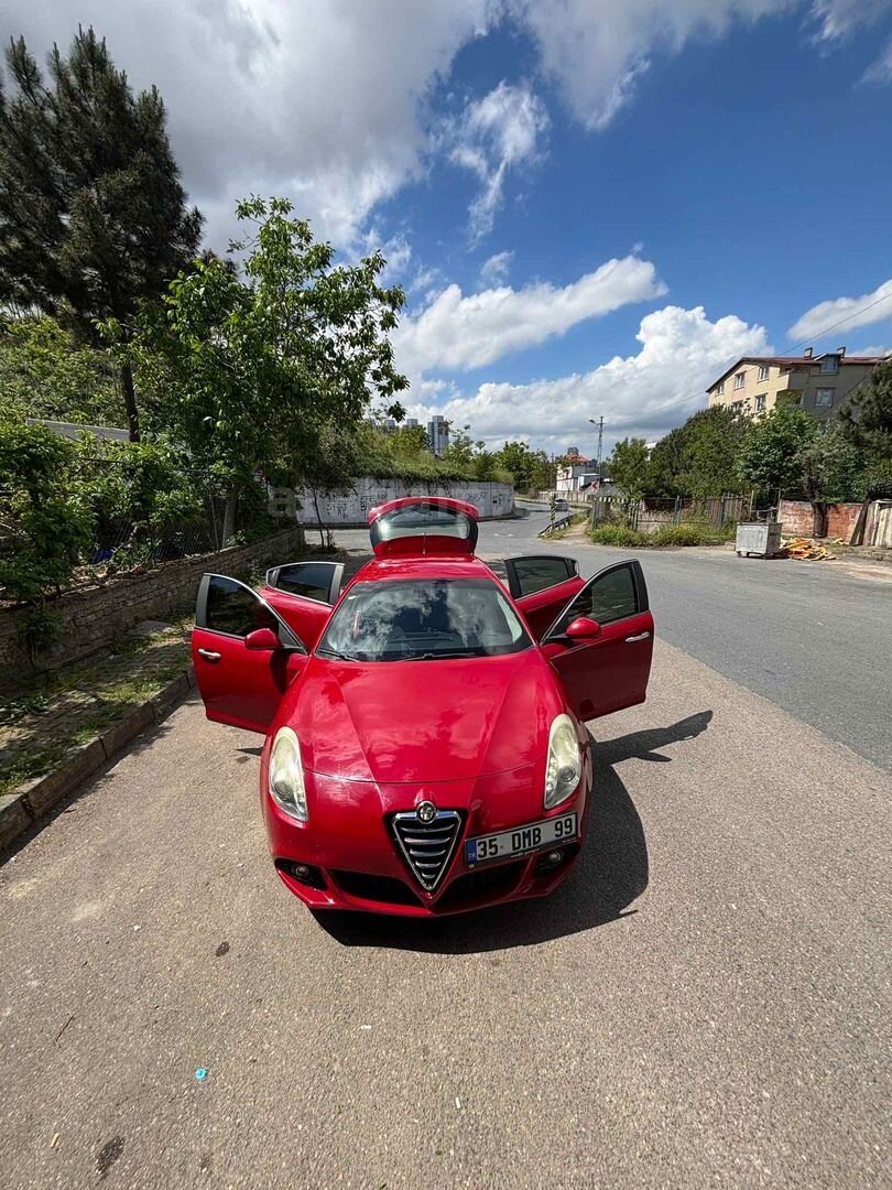 Sahibinden Alfa Romeo Giulietta 1.6 JTD Distinctive 2013 Model İstanbul 190.000 km Kırmızı 1