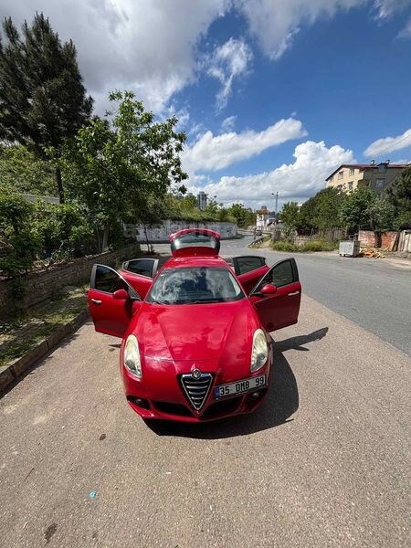 Sahibinden Alfa Romeo Giulietta 1.6 JTD Distinctive 2013 Model İstanbul 190.000 km Kırmızı