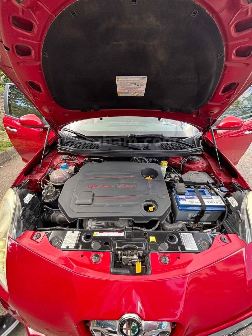 Sahibinden Alfa Romeo Giulietta 1.6 JTD Distinctive 2013 Model İstanbul 190.000 km Kırmızı 6