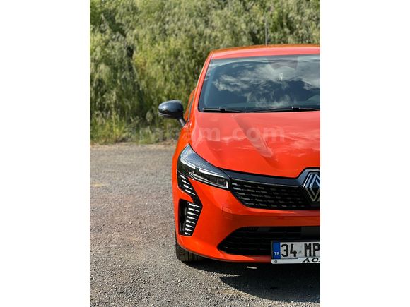 Sahibinden Hatasız Sıfır Kokusu Üzerinde Renault Clio 1.0 TCe Evolution 2024 Model 