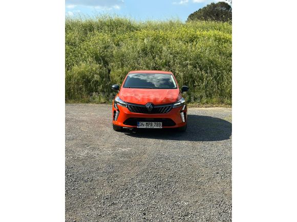 Sahibinden Hatasız Sıfır Kokusu Üzerinde Renault Clio 1.0 TCe Evolution 2024 Model 
