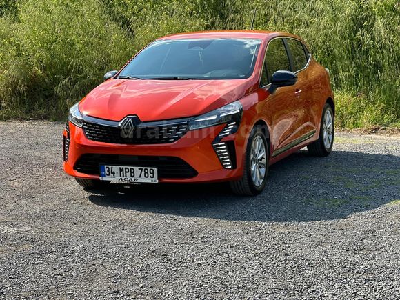 Sahibinden Hatasız Sıfır Kokusu Üzerinde Renault Clio 1.0 TCe Evolution 2024 Model 
