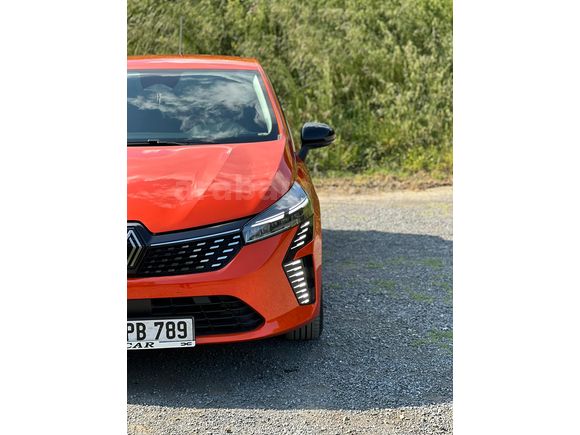 Sahibinden Hatasız Sıfır Kokusu Üzerinde Renault Clio 1.0 TCe Evolution 2024 Model 