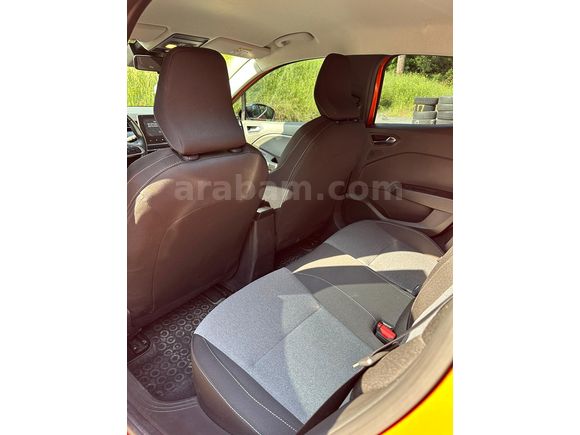 Sahibinden Hatasız Sıfır Kokusu Üzerinde Renault Clio 1.0 TCe Evolution 2024 Model 