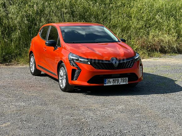 Sahibinden Hatasız Sıfır Kokusu Üzerinde Renault Clio 1.0 TCe Evolution 2024 Model 