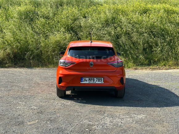 Sahibinden Hatasız Sıfır Kokusu Üzerinde Renault Clio 1.0 TCe Evolution 2024 Model 