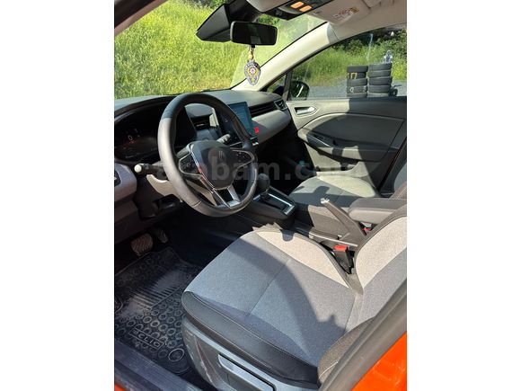 Sahibinden Hatasız Sıfır Kokusu Üzerinde Renault Clio 1.0 TCe Evolution 2024 Model 
