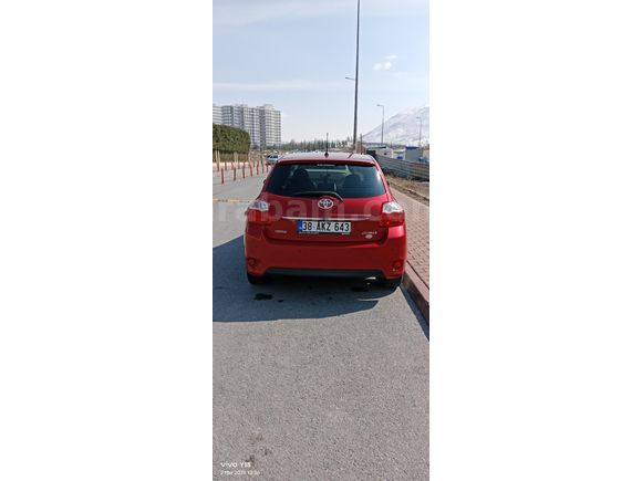 Sahibinden Toyota Auris 1.33 Comfort 2012 Model  131.000 km Kırmızı
