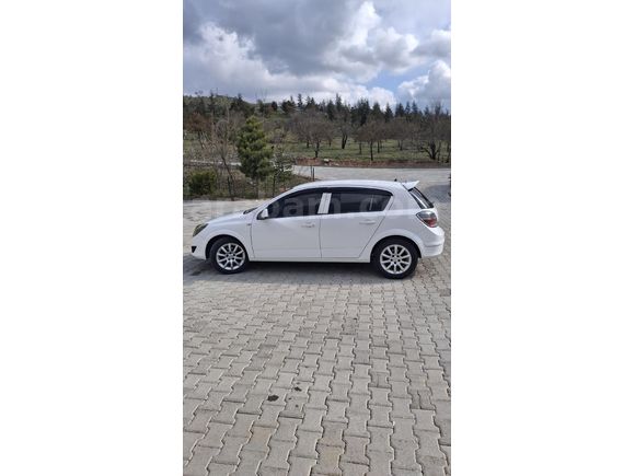 Otomatik 1.6 Opel Astra 152bin km 2012 Model Konya