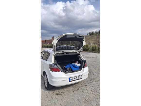 Otomatik 1.6 Opel Astra 152bin km 2012 Model Konya